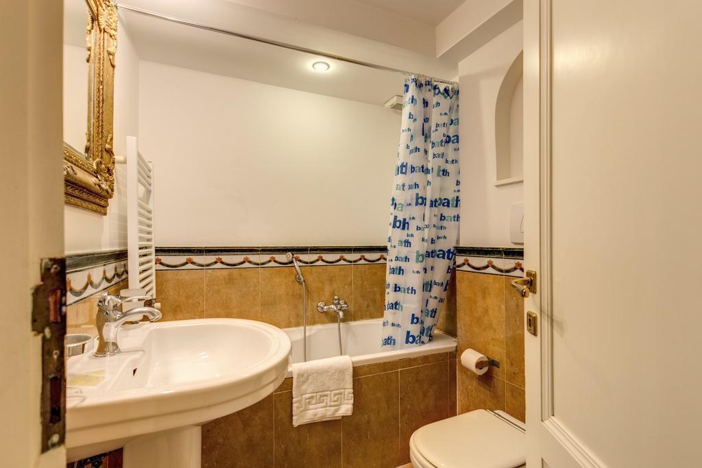Cappellari Apartment โรม ภายนอก รูปภาพ